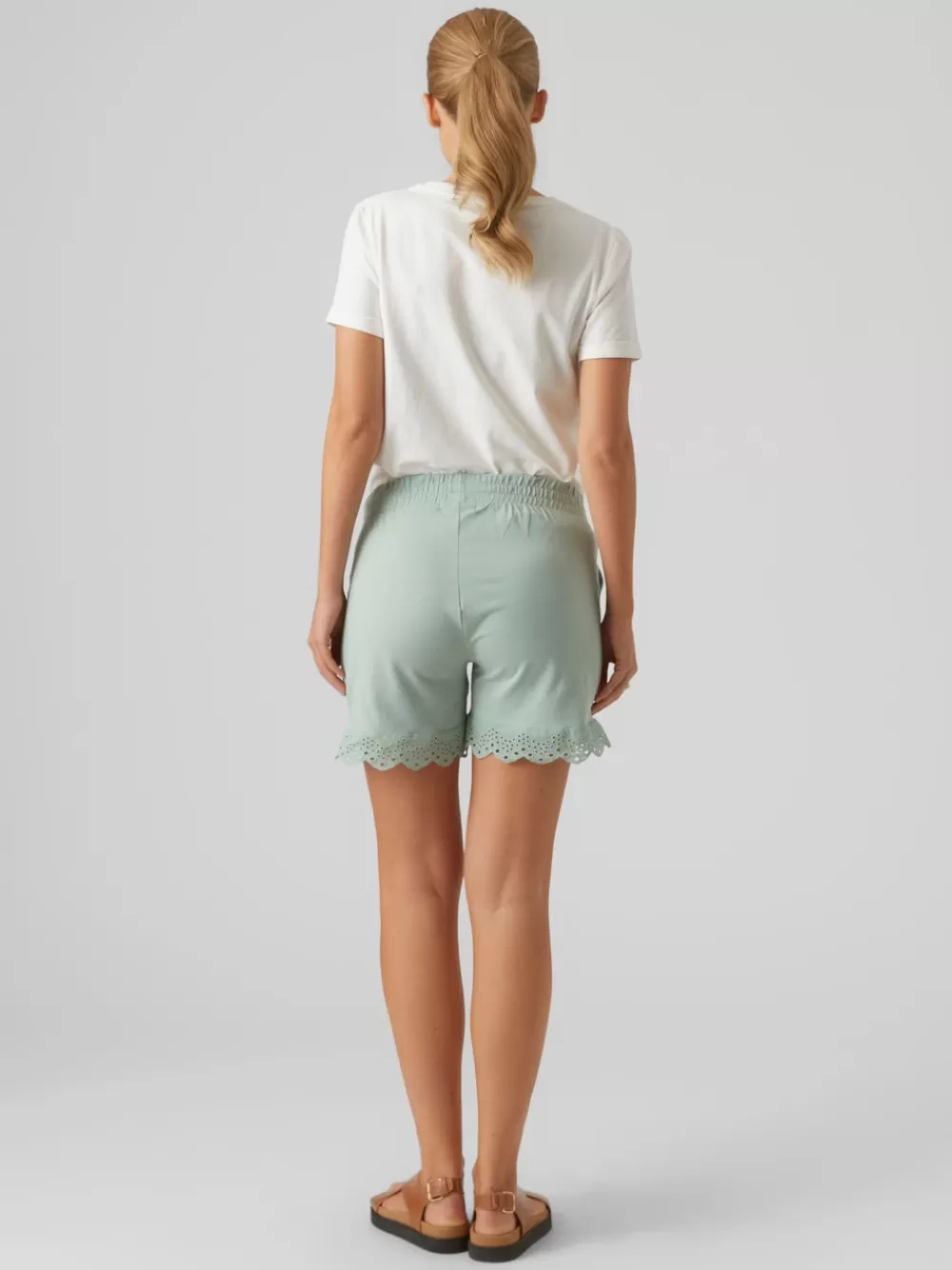 VERO MODA Regular fit Shortsit Granite Green Hot