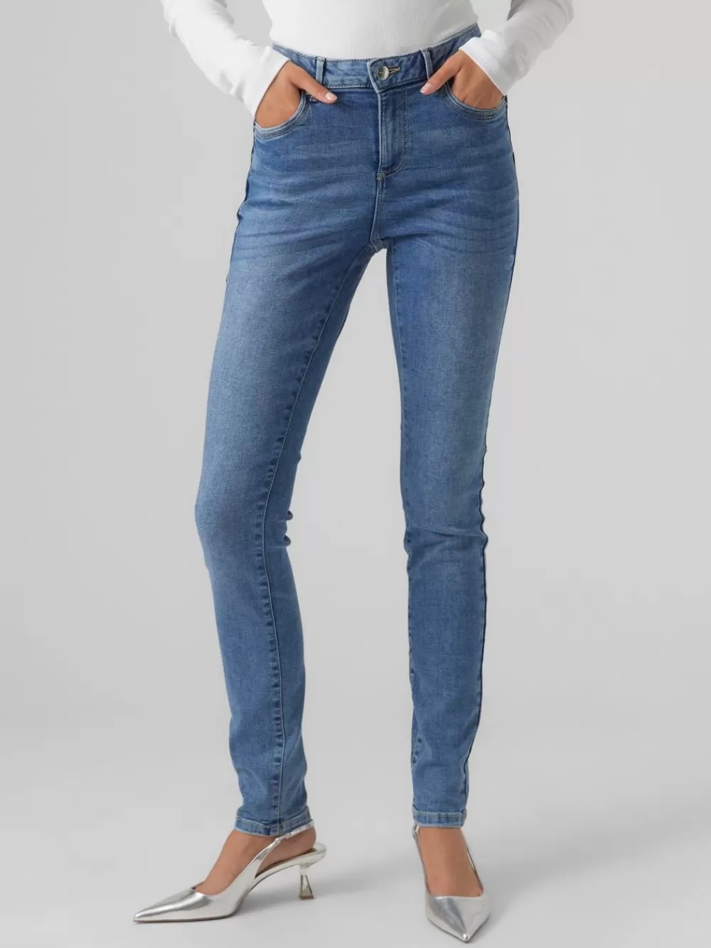 VERO MODA VMALIA Normaali vyötärö Slim fit Farkut Medium Blue Denim Online