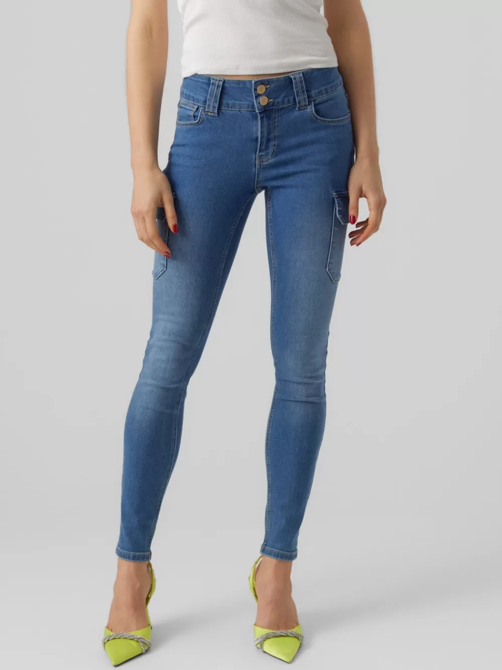 VERO MODA VMCATCH Normaali vyötärö Cargo fit Farkut Medium Blue Denim Hot