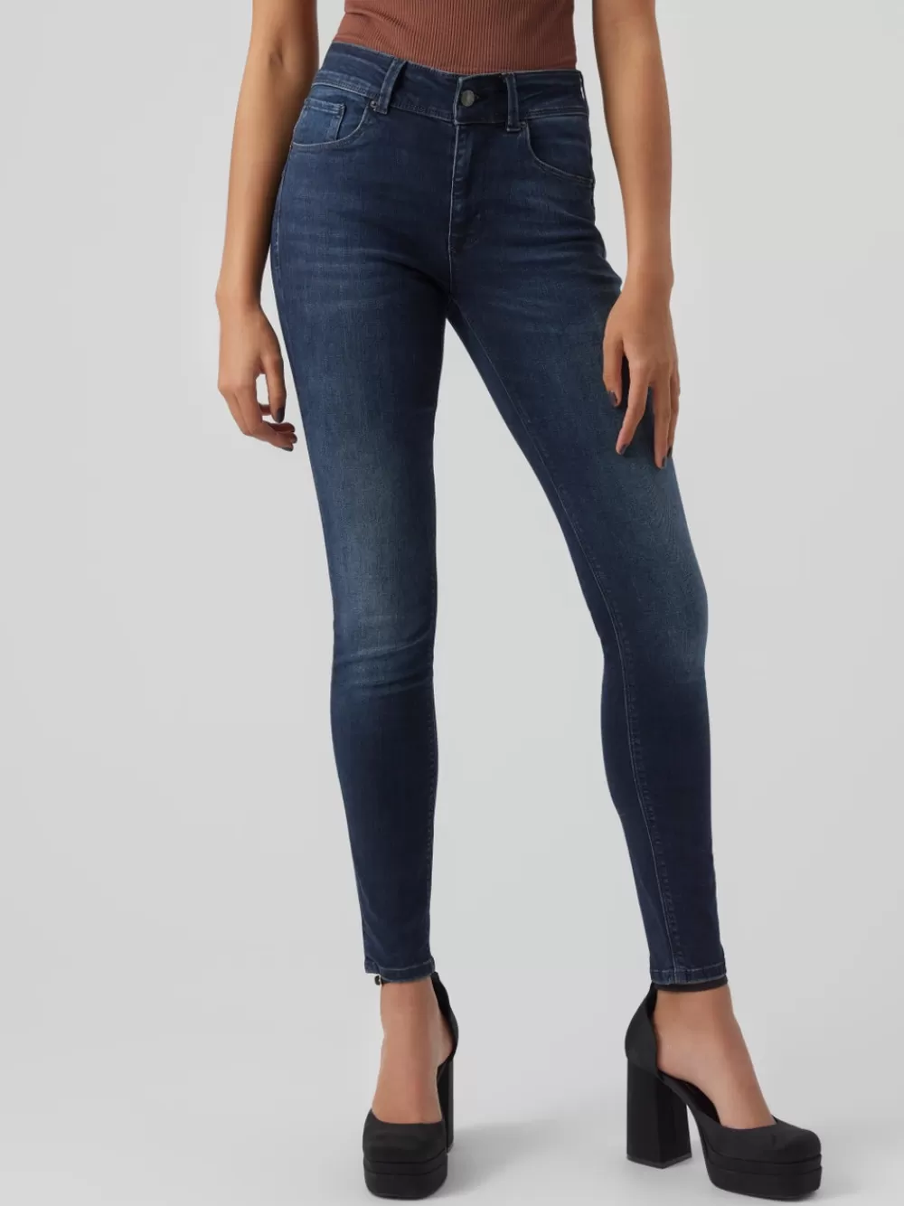 VERO MODA VMEMBRACE Normaali vyötärö Skinny fit Farkut Dark Blue Denim Flash Sale