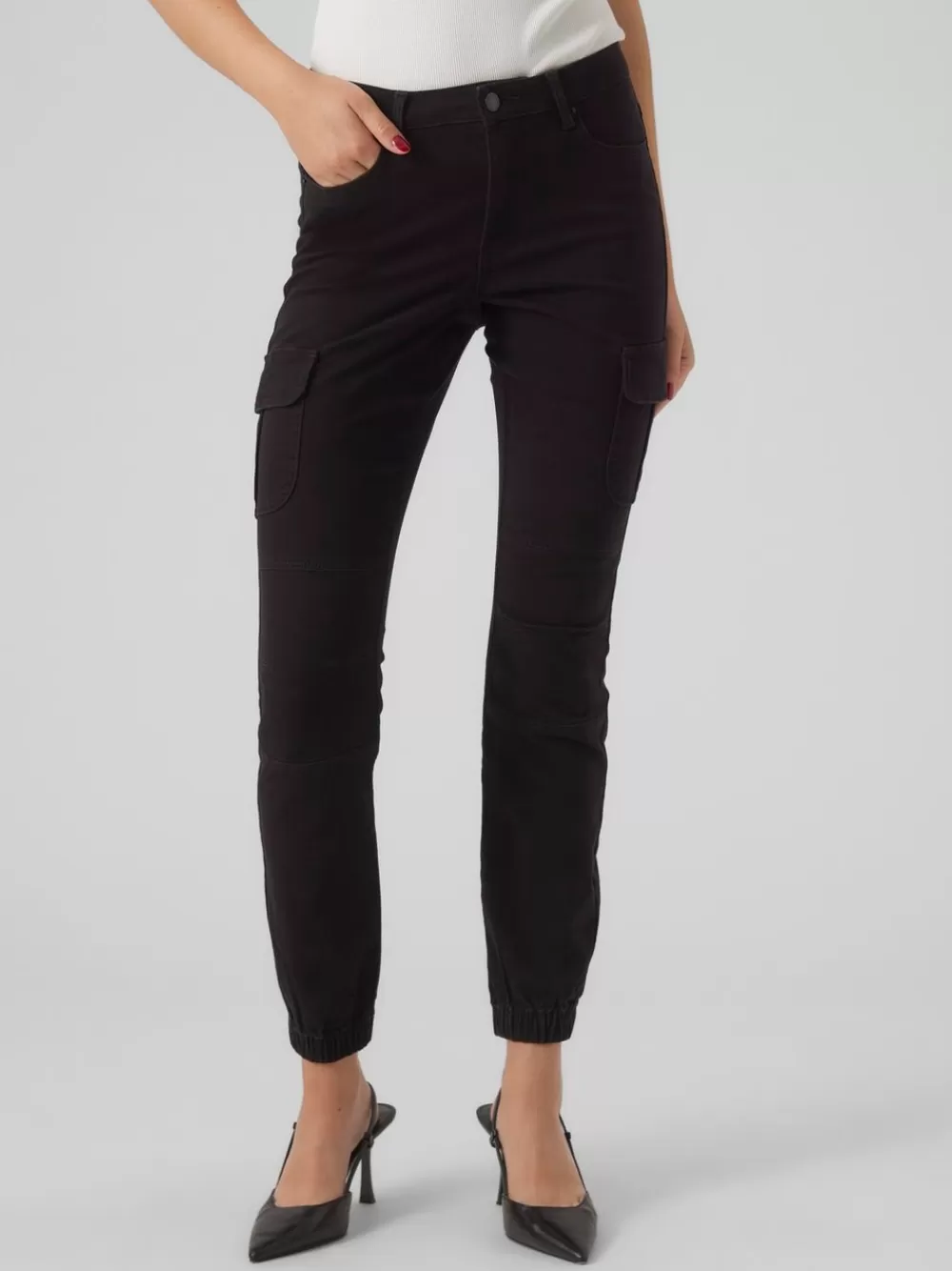 VERO MODA VMIVY Normaali vyötärö Reisitaskuhousut Black Clearance