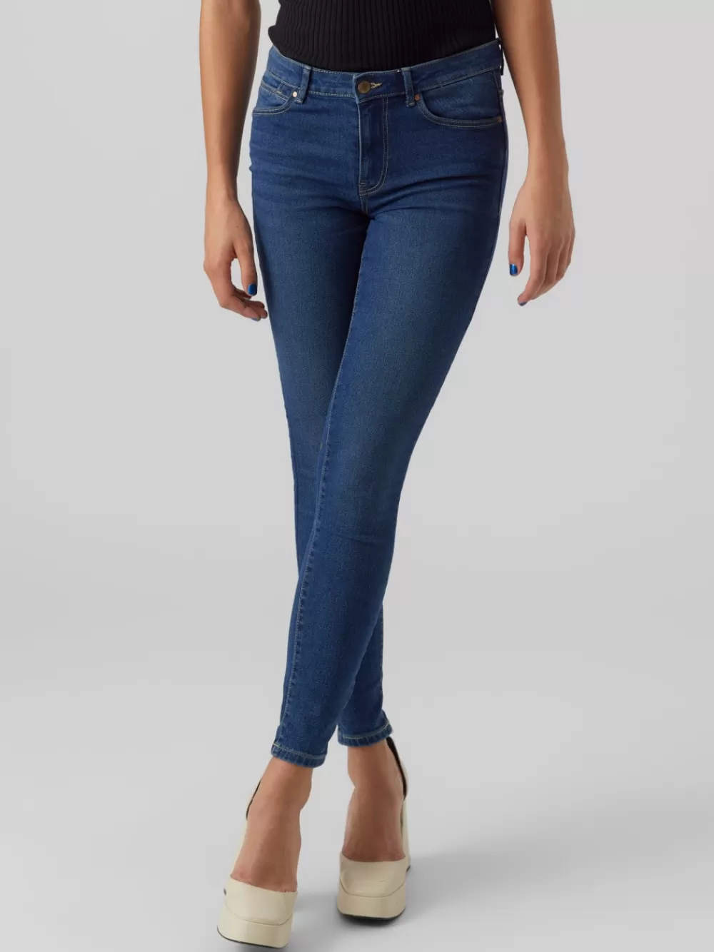 VERO MODA VMJUNE Normaali vyötärö Skinny fit Farkut Medium Blue Denim Shop