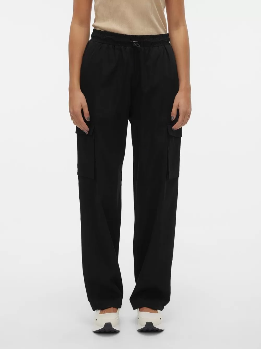 VERO MODA VMPEPPER Korkea vyötärö Reisitaskuhousut Black Hot