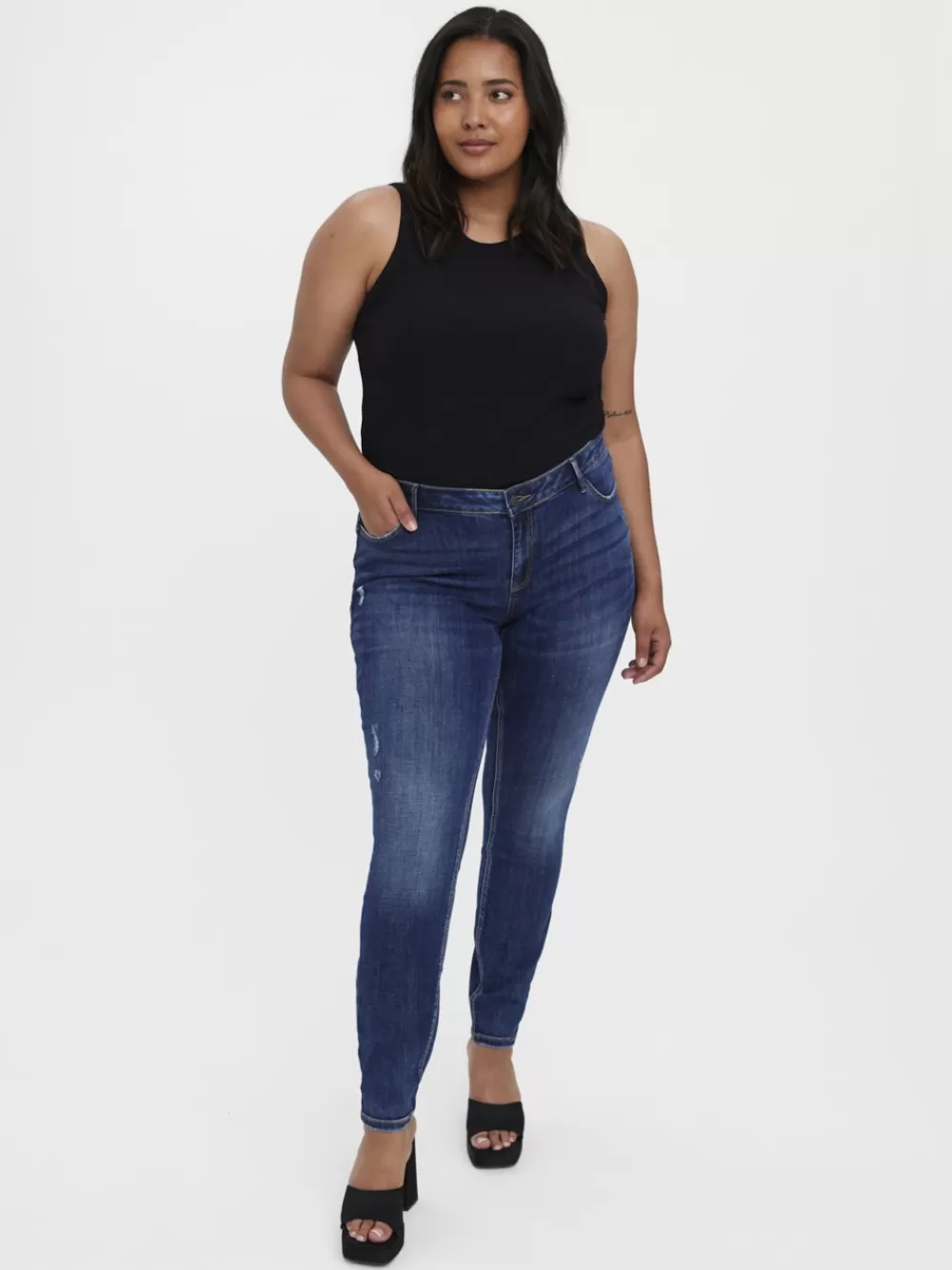 VERO MODA VMSEVEN Normaali vyötärö Skinny fit Farkut Dark Blue Denim Fashion