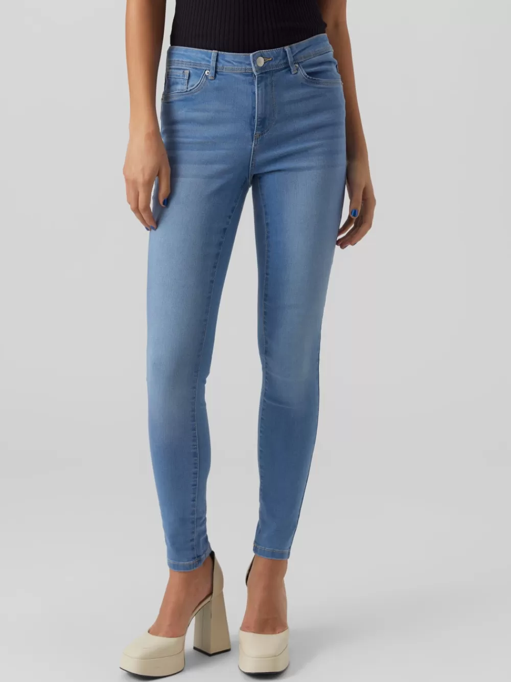 VERO MODA VMTANYA Normaali vyötärö Skinny fit Farkut Light Blue Denim Sale