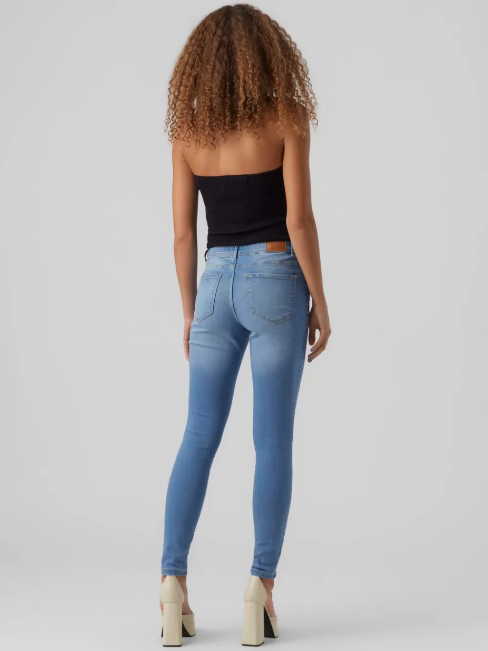 VERO MODA VMTANYA Normaali vyötärö Skinny fit Farkut Light Blue Denim Sale