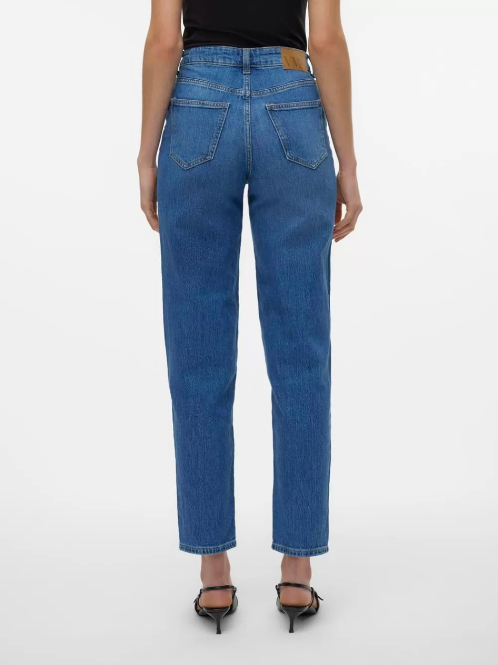 VERO MODA VMTESSA Korkea vyötärö Mom fit Farkut Medium Blue Denim Hot