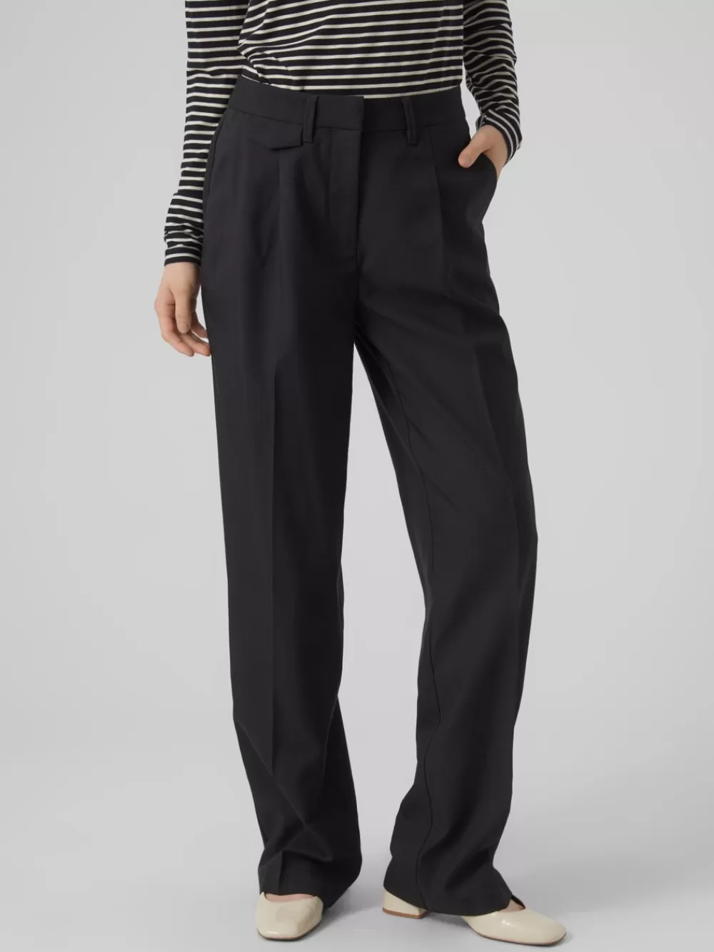 VERO MODA VMTIRILKIARA Normaali vyötärö Housut Black Online